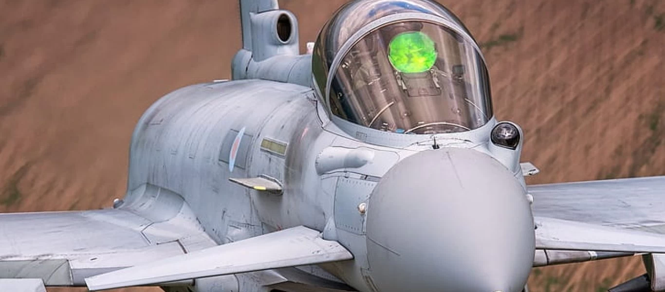 Βρετανοί πιλότοι στην βασίλισσα Ελισάβετ: «Διασκεδάζουμε πολύ να καταδιώκουμε Ρώσους»